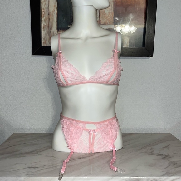 Pink Floral Lace Cut Out Bra, Thong & Garter
Lingerie Set - Picture 9 of 16